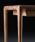 Latus designerskie drewniane biurko z blatem skórzanym marki Artisan | Design Spichlerz
