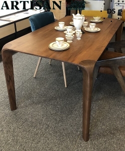 Flow -15% piękny stół z orzecha europejskiego Artisan | Design Spichlerz 