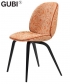 Beetle Chair Wood Soft krzesło tapicerowany front Gubi | Design Spichlerz
