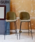Beetle Hoker Soft tapicerowane krzesło barowe Gubi | Design Spichlerz