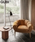 Croissant Lounge skórzany fotel skandynawski Gubi | Design Spichlerz