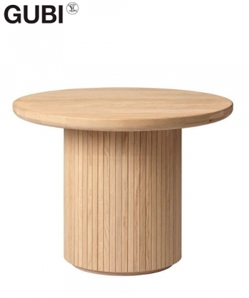 Moon Lounge Table dębowy skandynawski stolik boczny Gubi | Design Spichlerz