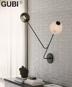 Satellite Wall kultowa lampa ścienna Gubi | Design Spichlerz