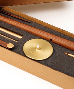 Nomon Pisa Gold designerski zegar stojący | Design Spichlerz